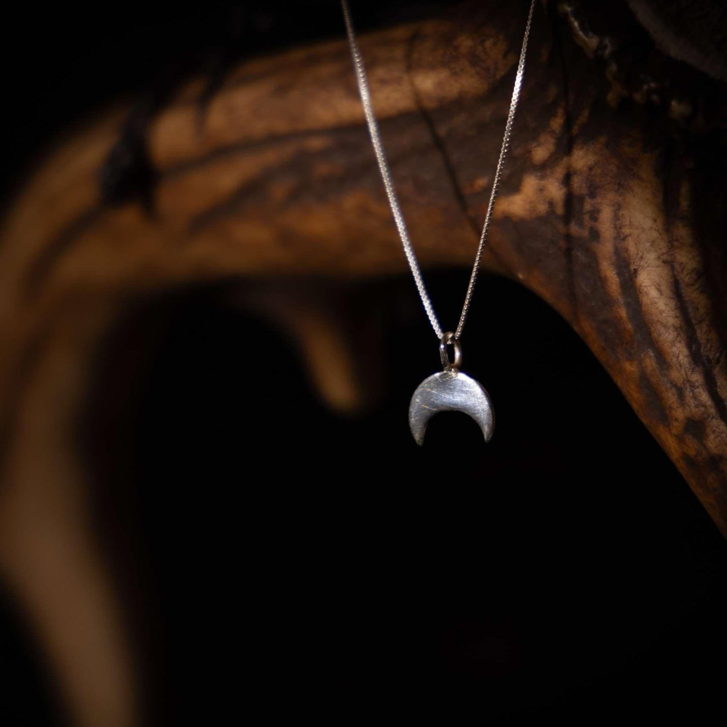 Månskäran ✦ Handgjort halsband