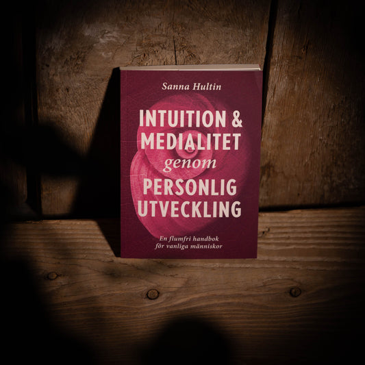 Bok ✦ Intuition & medialitet genom personlig utveckling