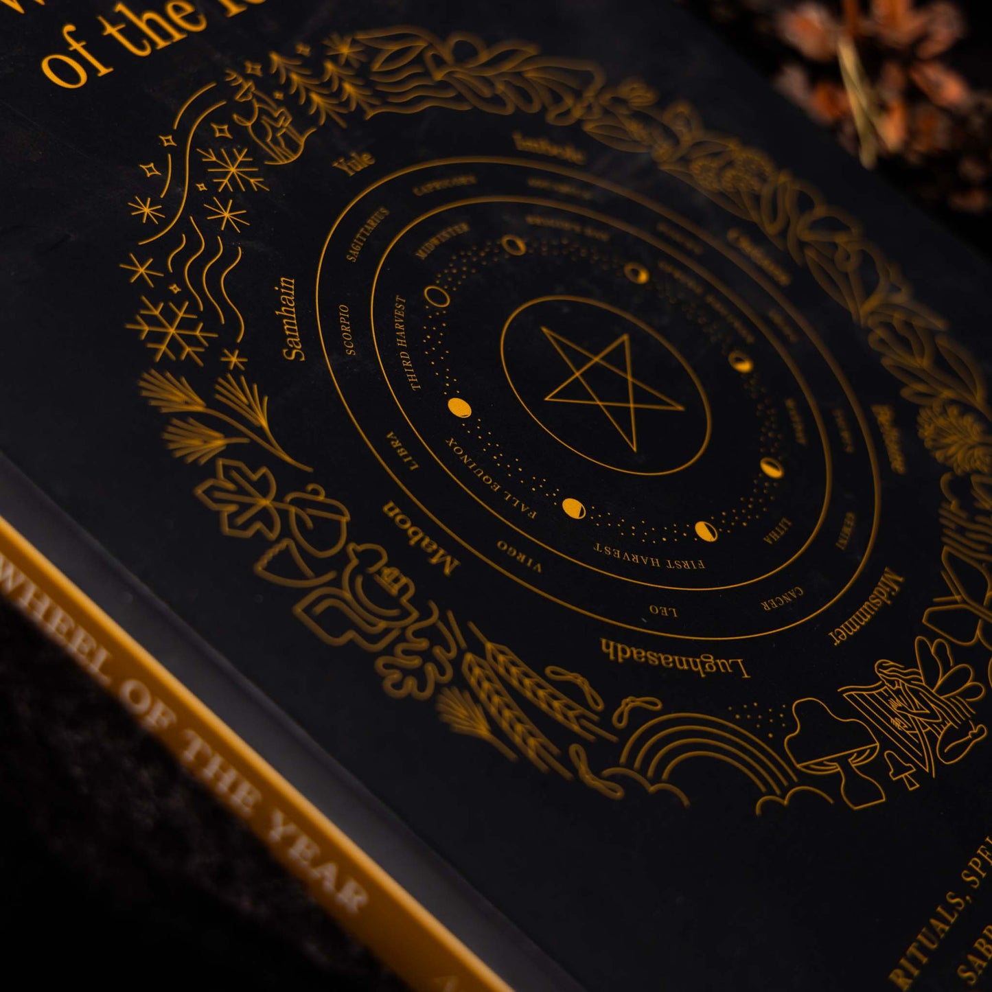 Bok ✦ The ultimate guide to The Witch's Wheel of the year