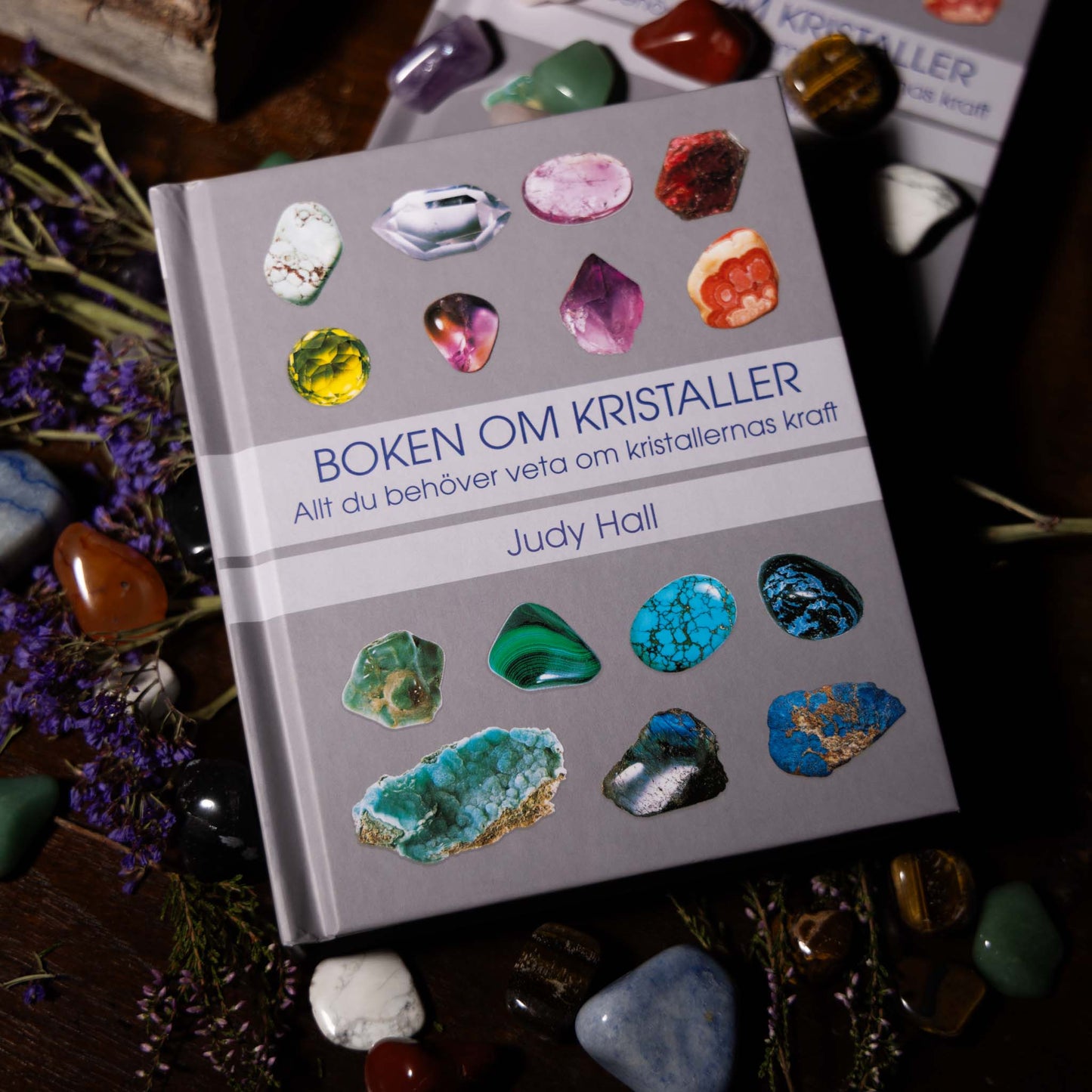 Bok ✦ Boken om kristaller ✦ Judy Hall