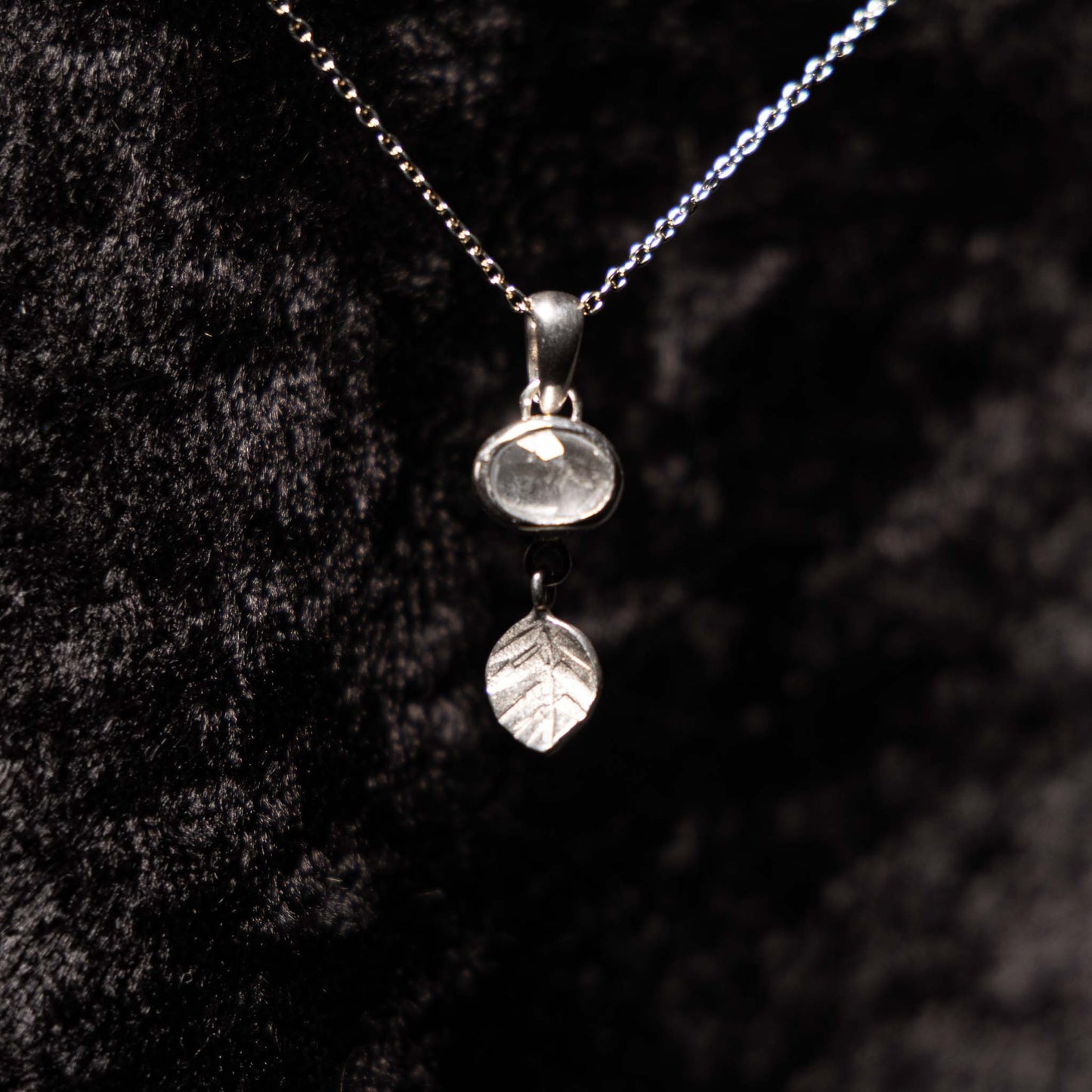 Halsband ✦ Handgjort i silver ✦ Safir