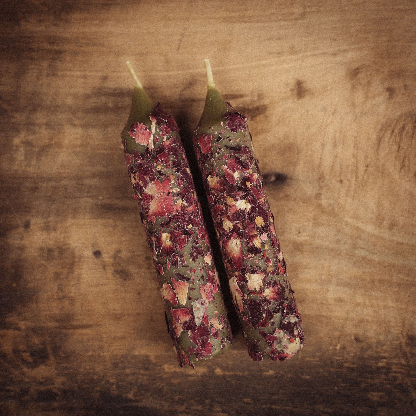 Handgjorda ritualljus av bivax ✦ Nyponros